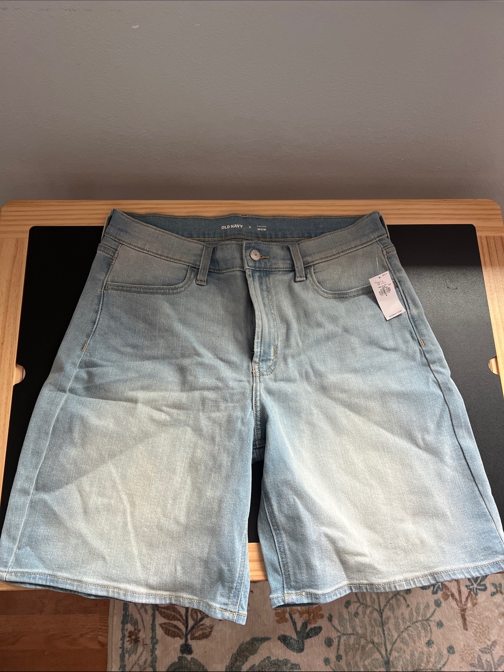 Old Navy Light Wash Denim Jean Shorts - Women’s